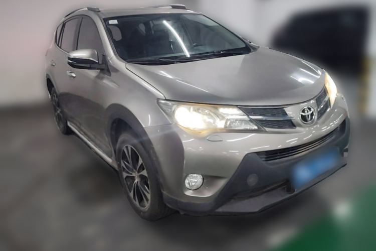 Used Toyota RAV4 2015 2.5L Automatic 4x4 Elite Edition Front Right 45 Deg