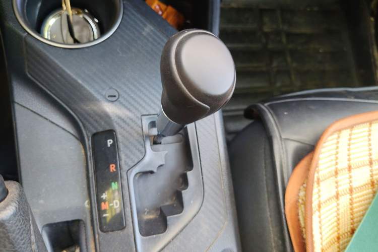 Used Toyota RAV4 2015 2.0L CVT Two-Wheel Drive Fashion Edition Gear Lever