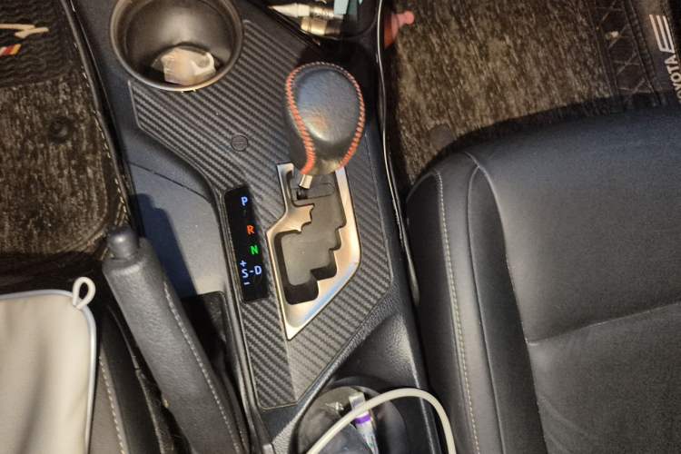 Used Toyota RAV4 2015 2.5L Automatic 4x4 Elite Edition Gear Lever