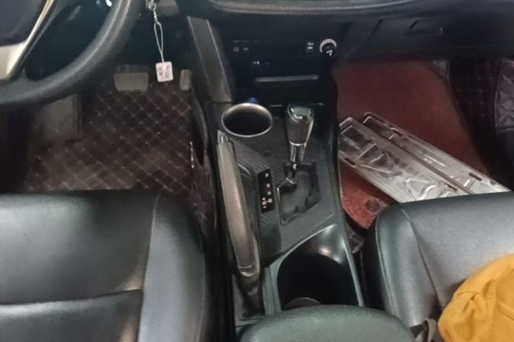 Used Toyota RAV4 2015 2.0L CVT Two-Wheel Drive Fashion Edition Gear Lever