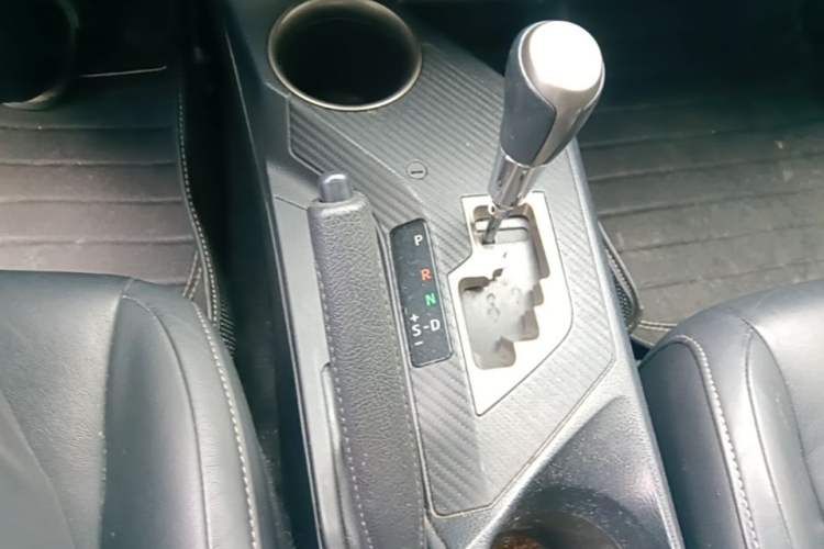 Used Toyota RAV4 2015 2.5L Automatic 4x4 Elite Edition Gear Lever