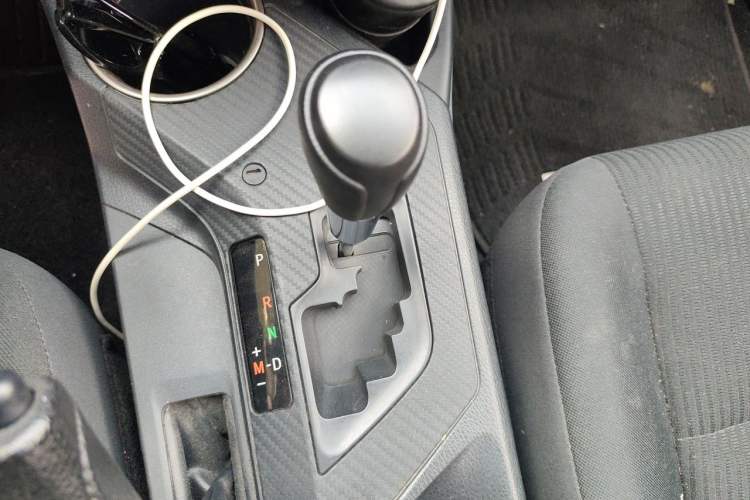 Used Toyota RAV4 2015 2.0L CVT Two-Wheel Drive Fashion Edition Gear Lever