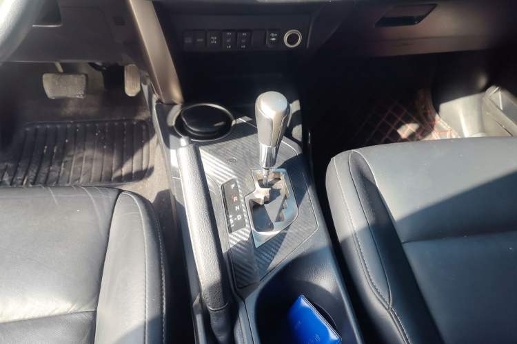 Used Toyota RAV4 2015 2.5L Automatic 4x4 Elite Edition Gear Lever