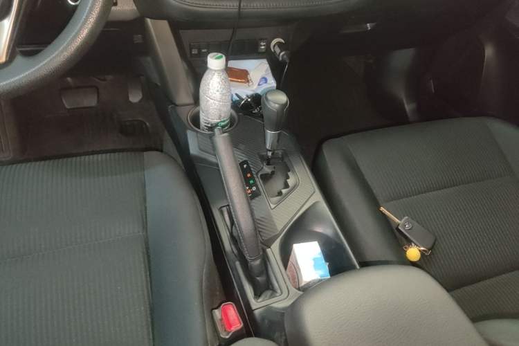 Used Toyota RAV4 2015 2.0L CVT Two-Wheel Drive Fashion Edition Gear Lever