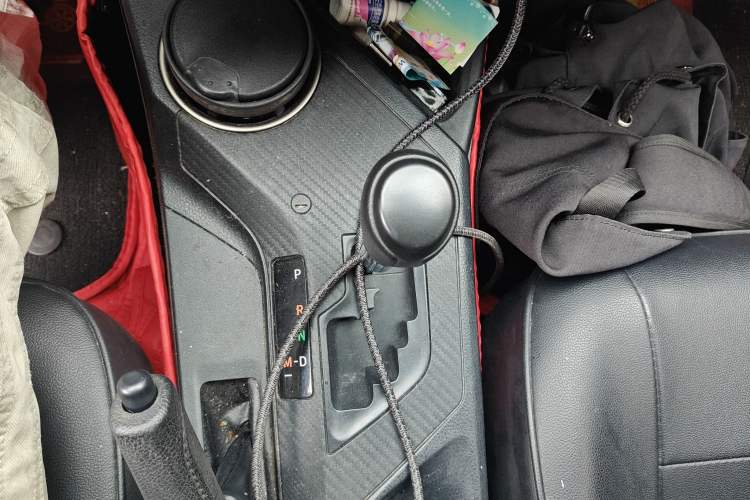 Used Toyota RAV4 2015 2.0L CVT Two-Wheel Drive Fashion Edition Gear Lever