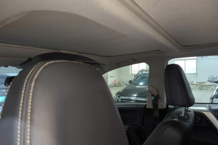 Used Toyota RAV4 2015 2.5L Automatic 4x4 Elite Edition Headliner