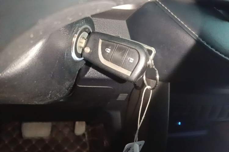 Used Toyota RAV4 2015 2.0L CVT Two-Wheel Drive Fashion Edition Interior 1