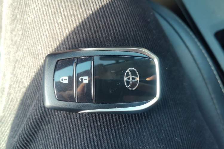 Used Toyota RAV4 2015 2.5L Automatic 4x4 Elite Edition Interior 1