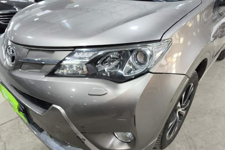 Used Toyota RAV4 2015 2.5L Automatic 4x4 Elite Edition Left Front Headlight