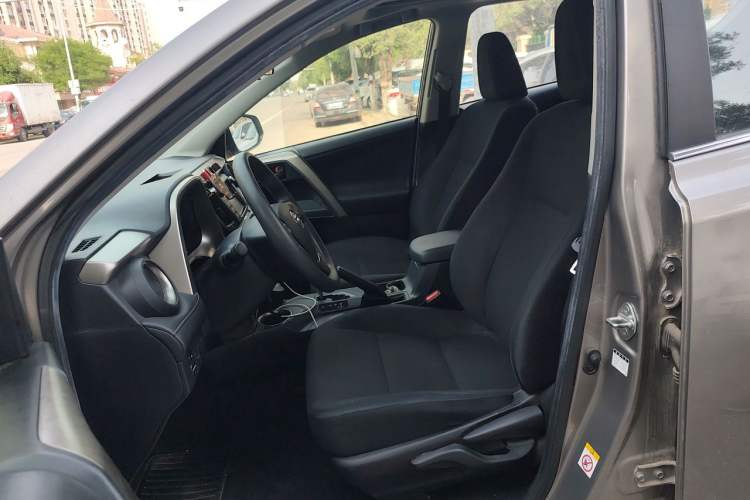 Used Toyota RAV4 2015 2.0L CVT Two-Wheel Drive Fashion Edition Left Front Seat