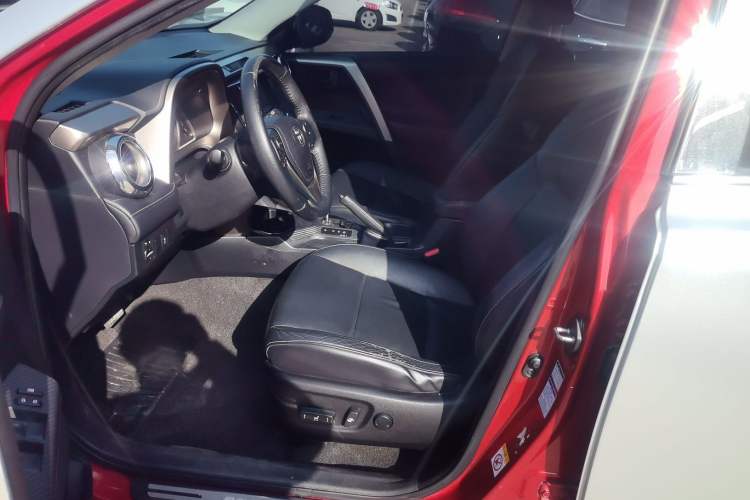 Used Toyota RAV4 2015 2.5L Automatic 4x4 Elite Edition Left Front Seat