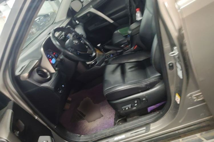 Used Toyota RAV4 2015 2.5L Automatic 4x4 Elite Edition Left Front Seat