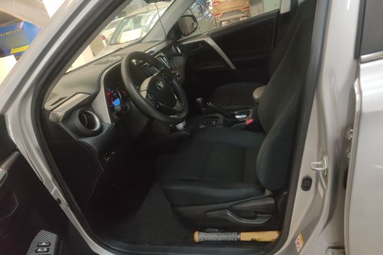 Used Toyota RAV4 2015 2.0L CVT Two-Wheel Drive Fashion Edition Left Front Seat