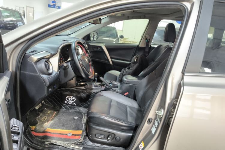 Used Toyota RAV4 2015 2.5L Automatic 4x4 Elite Edition Left Front Seat