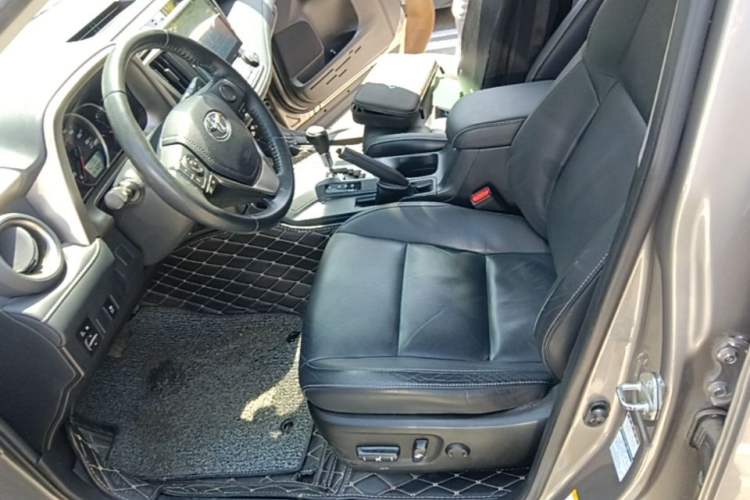 Used Toyota RAV4 2015 2.5L Automatic 4x4 Elite Edition Left Front Seat