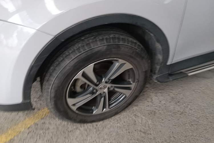 Used Toyota RAV4 2015 2.0L CVT Two-Wheel Drive Fashion Edition Left Front Wheel Hub