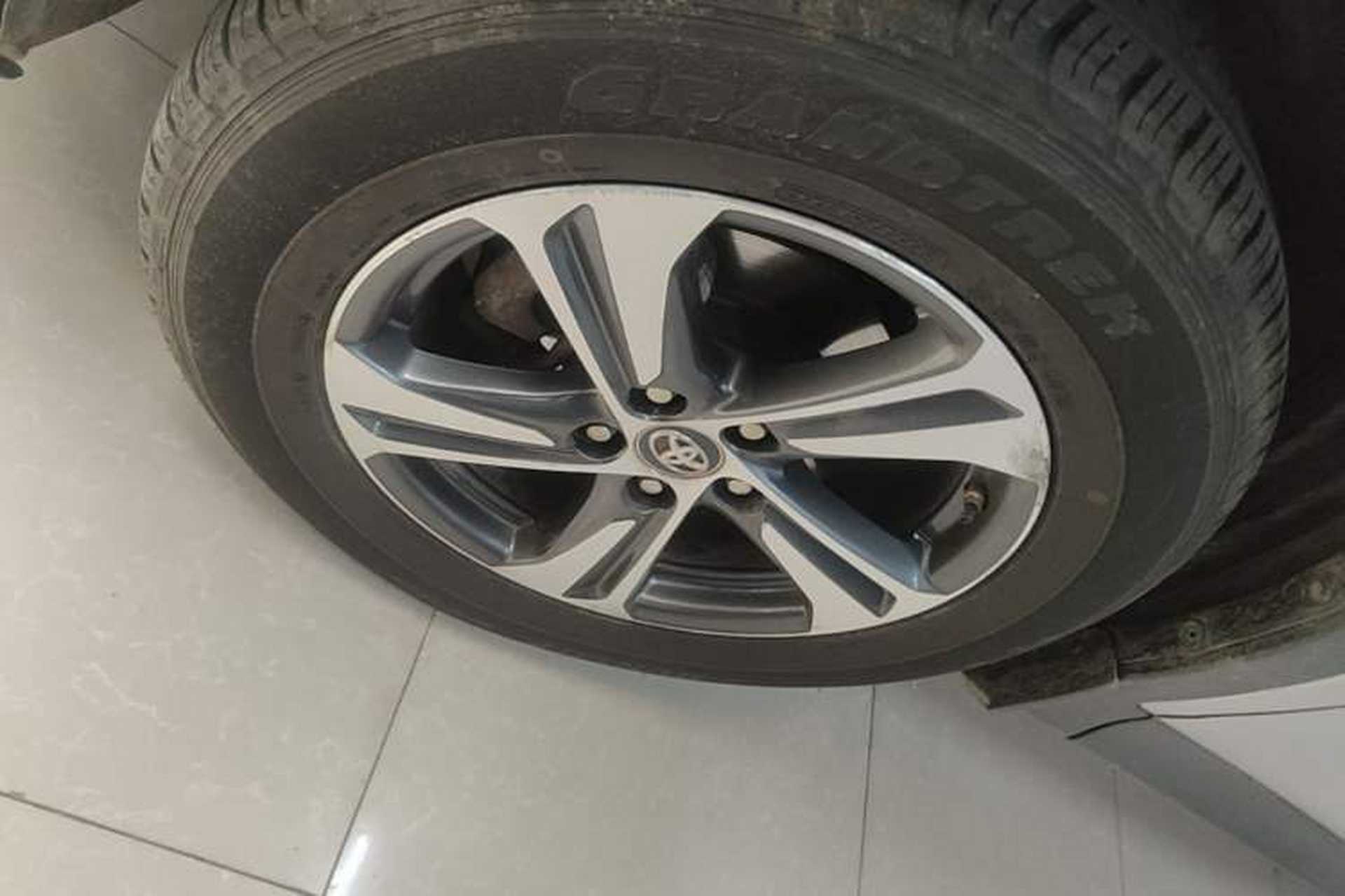 Used Toyota RAV4 2015 2.0L CVT Two-Wheel Drive Fashion Edition Left Front Wheel Hub
