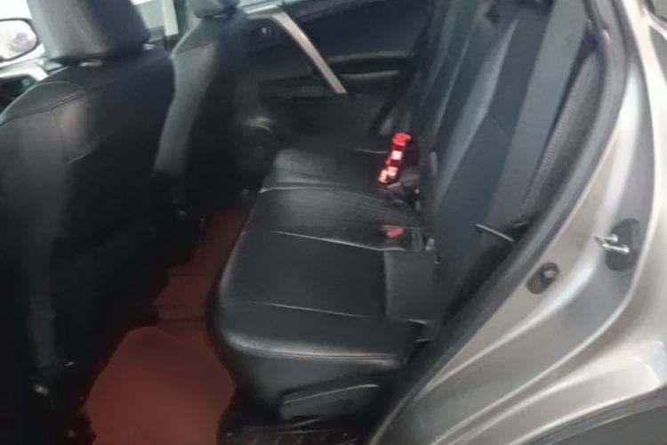 Used Toyota RAV4 2015 2.0L CVT Two-Wheel Drive Fashion Edition Left Rear Seat