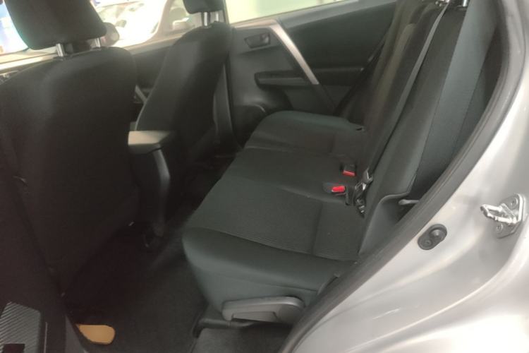 Used Toyota RAV4 2015 2.0L CVT Two-Wheel Drive Fashion Edition Left Rear Seat