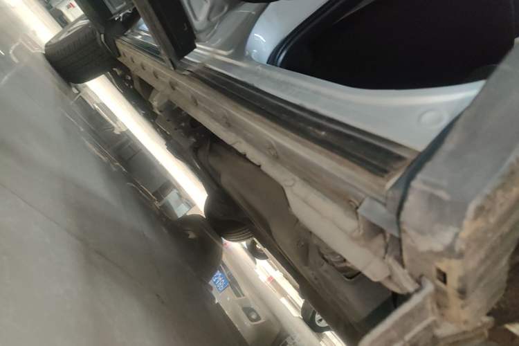Used Toyota RAV4 2015 2.0L CVT Two-Wheel Drive Fashion Edition Left Side Sill