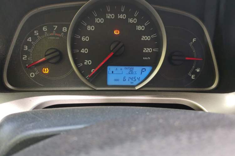 Used Toyota RAV4 2015 2.0L CVT Two-Wheel Drive Fashion Edition Odometer Close Up
