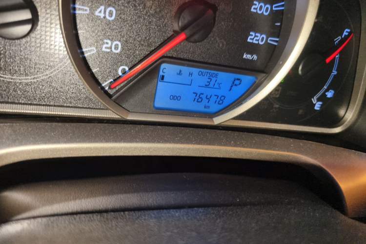 Used Toyota RAV4 2015 2.5L Automatic 4x4 Elite Edition Odometer Close Up