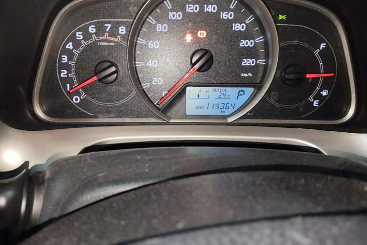 Used Toyota RAV4 2015 2.5L Automatic 4x4 Elite Edition Odometer Close Up