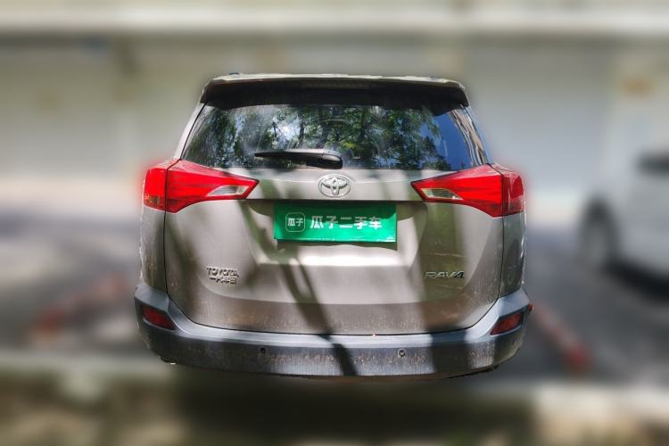 Used Toyota RAV4 2015 2.0L CVT Two-Wheel Drive Fashion Edition Rear