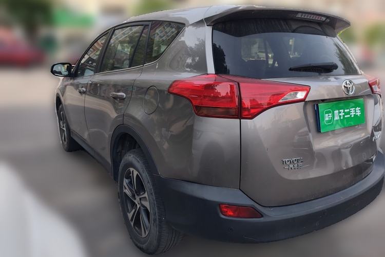 Used Toyota RAV4 2015 2.0L CVT Two-Wheel Drive Fashion Edition Rear Left 45 Deg