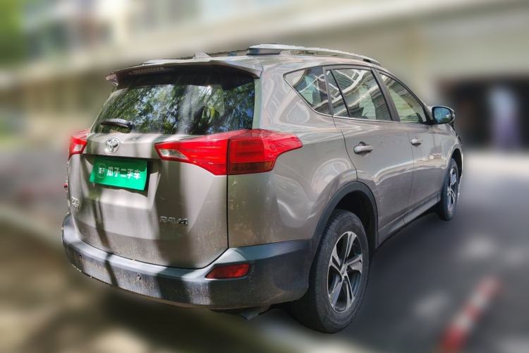 Used Toyota RAV4 2015 2.0L CVT Two-Wheel Drive Fashion Edition Rear Right 45 Deg