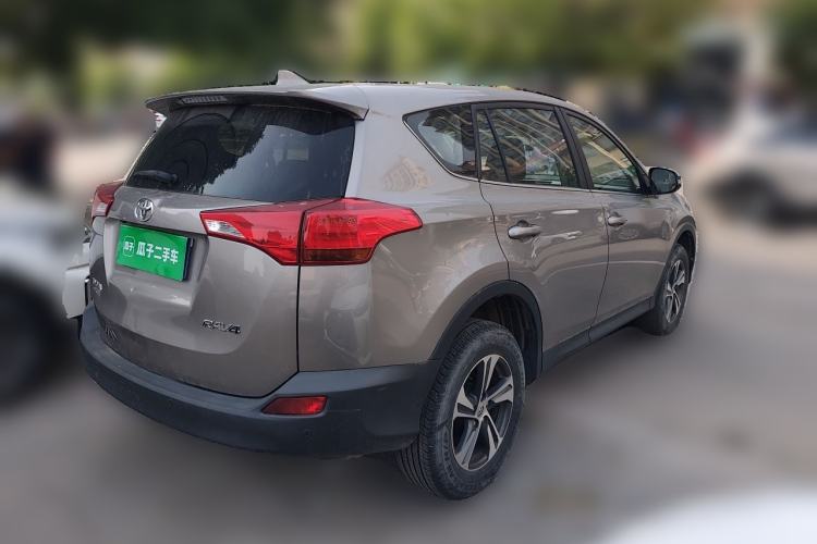 Used Toyota RAV4 2015 2.0L CVT Two-Wheel Drive Fashion Edition Rear Right 45 Deg