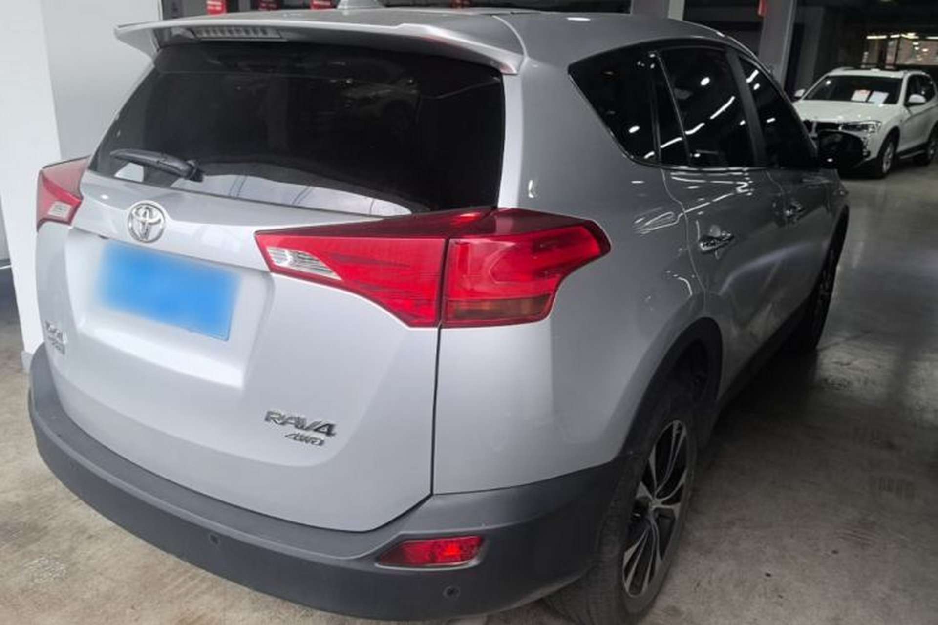 Used Toyota RAV4 2015 2.5L Automatic 4x4 Elite Edition Rear Right 45 Deg