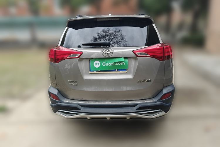 Used Toyota RAV4 2015 2.0L CVT Two-Wheel Drive Fashion Edition Rear