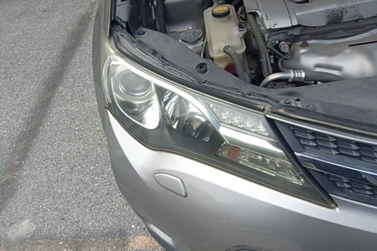 Used Toyota RAV4 2015 2.5L Automatic 4x4 Elite Edition Right Front Headlight