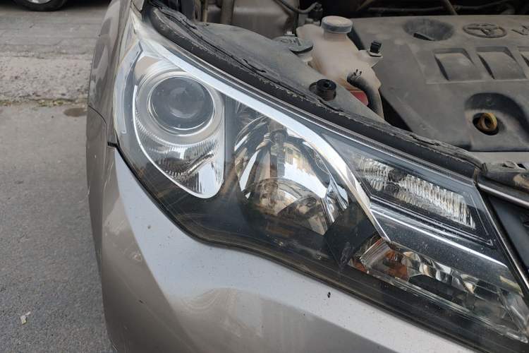 Used Toyota RAV4 2015 2.0L CVT Two-Wheel Drive Fashion Edition Right Front Headlight