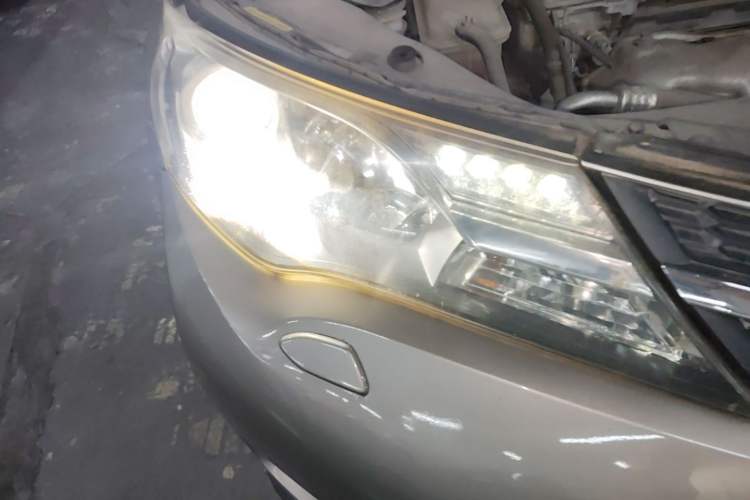 Used Toyota RAV4 2015 2.5L Automatic 4x4 Elite Edition Right Front Headlight