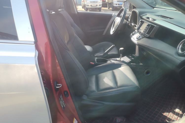 Used Toyota RAV4 2015 2.5L Automatic 4x4 Elite Edition Right Front Seat