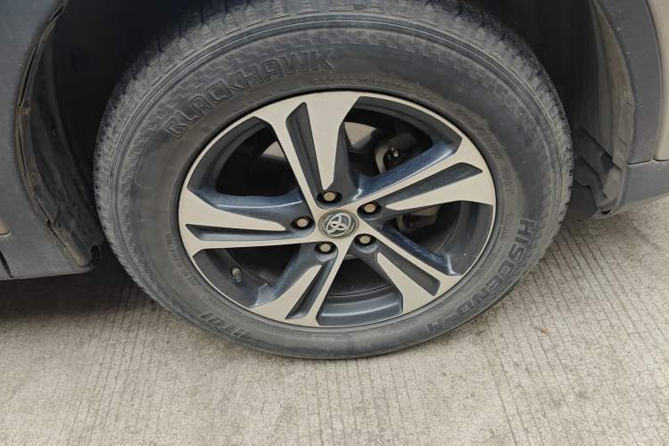 Used Toyota RAV4 2015 2.0L CVT Two-Wheel Drive Fashion Edition Right Front Wheel Hub