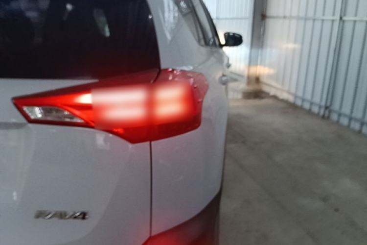 Used Toyota RAV4 2015 2.0L CVT Two-Wheel Drive Fashion Edition Right Rear Taillight