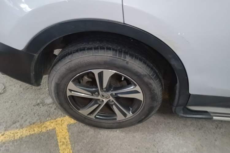 Used Toyota RAV4 2015 2.0L CVT Two-Wheel Drive Fashion Edition Right Rear Wheel Hub