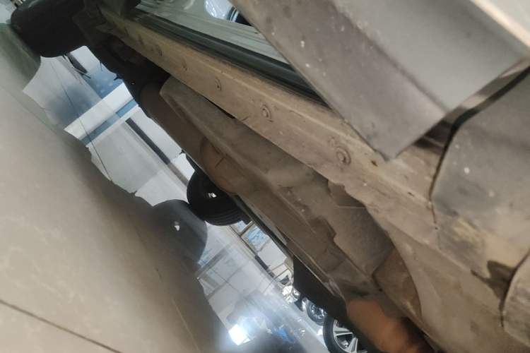 Used Toyota RAV4 2015 2.0L CVT Two-Wheel Drive Fashion Edition Right Side Sill