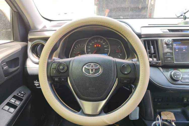 Used Toyota RAV4 2015 2.0L CVT Two-Wheel Drive Fashion Edition Steering Wheel
