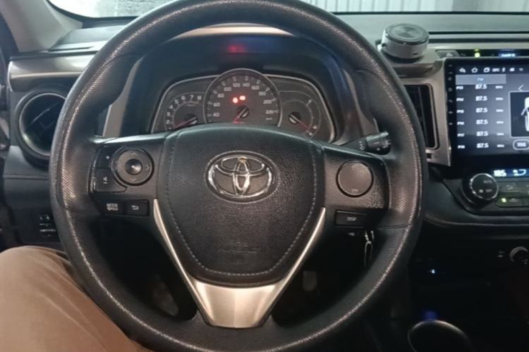 Used Toyota RAV4 2015 2.0L CVT Two-Wheel Drive Fashion Edition Steering Wheel