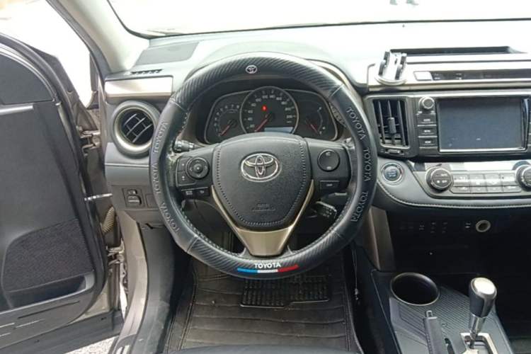 Used Toyota RAV4 2015 2.5L Automatic 4x4 Elite Edition Steering Wheel