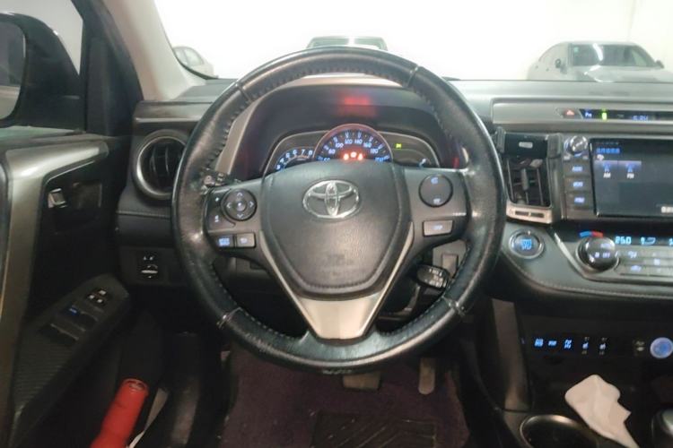 Used Toyota RAV4 2015 2.5L Automatic 4x4 Elite Edition Steering Wheel