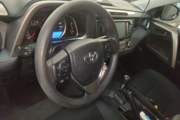 Used Toyota RAV4 2015 2.0L CVT Two-Wheel Drive Fashion Edition Steering Wheel