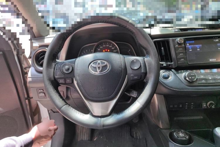 Used Toyota RAV4 2015 2.5L Automatic 4x4 Elite Edition Steering Wheel