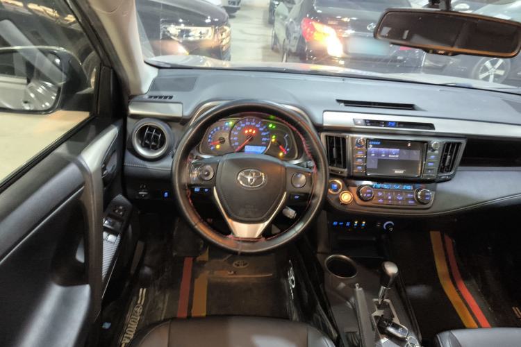 Used Toyota RAV4 2015 2.5L Automatic 4x4 Elite Edition Steering Wheel