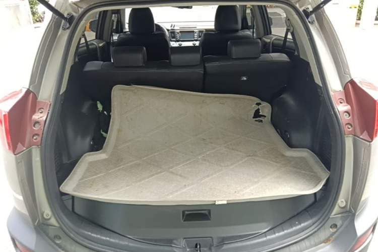 Used Toyota RAV4 2015 2.5L Automatic 4x4 Elite Edition Trunk