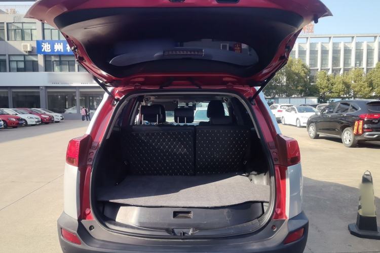 Used Toyota RAV4 2015 2.5L Automatic 4x4 Elite Edition Trunk